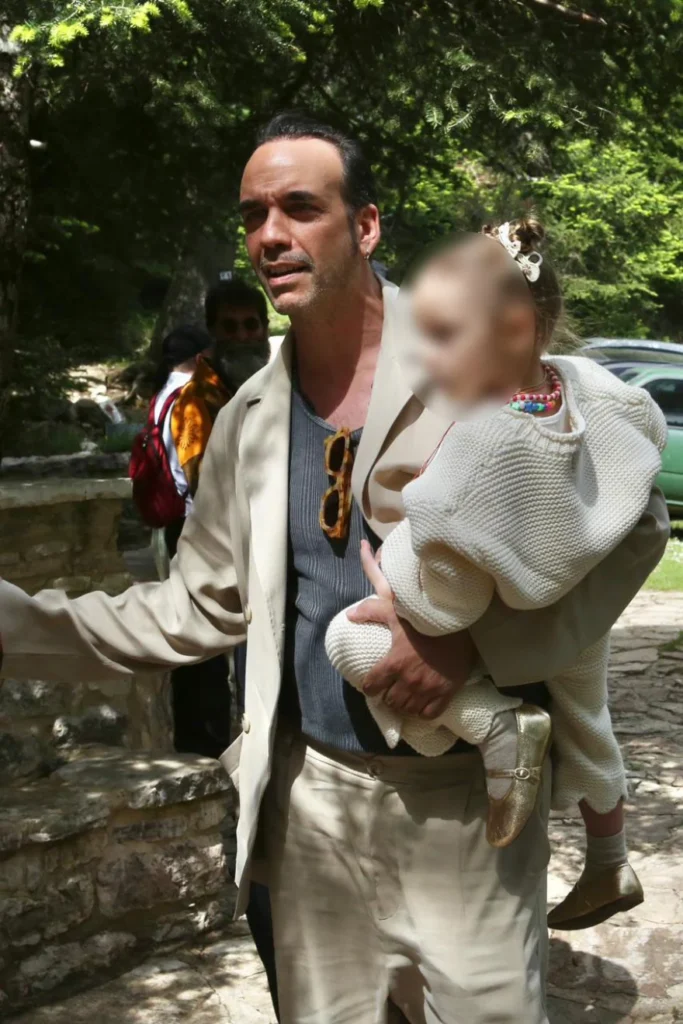Η βάπτιση του γιου του Πάνου Μουζουράκη - Νονά η Ελενα Παπαρίζου ΦΩΤΟ 32 Η βάπτιση του γιου του Πάνου Μουζουράκη - Νονά η Ελενα Παπαρίζου ΦΩΤΟ