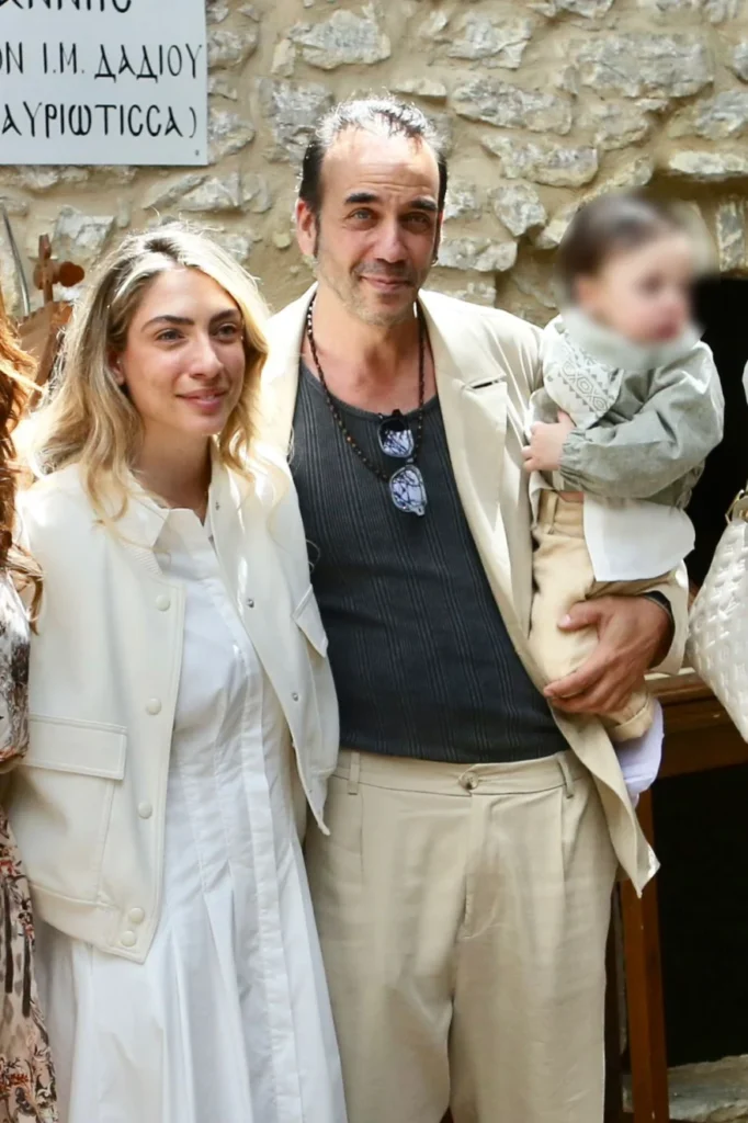 Η βάπτιση του γιου του Πάνου Μουζουράκη - Νονά η Ελενα Παπαρίζου ΦΩΤΟ 29 Η βάπτιση του γιου του Πάνου Μουζουράκη - Νονά η Ελενα Παπαρίζου ΦΩΤΟ