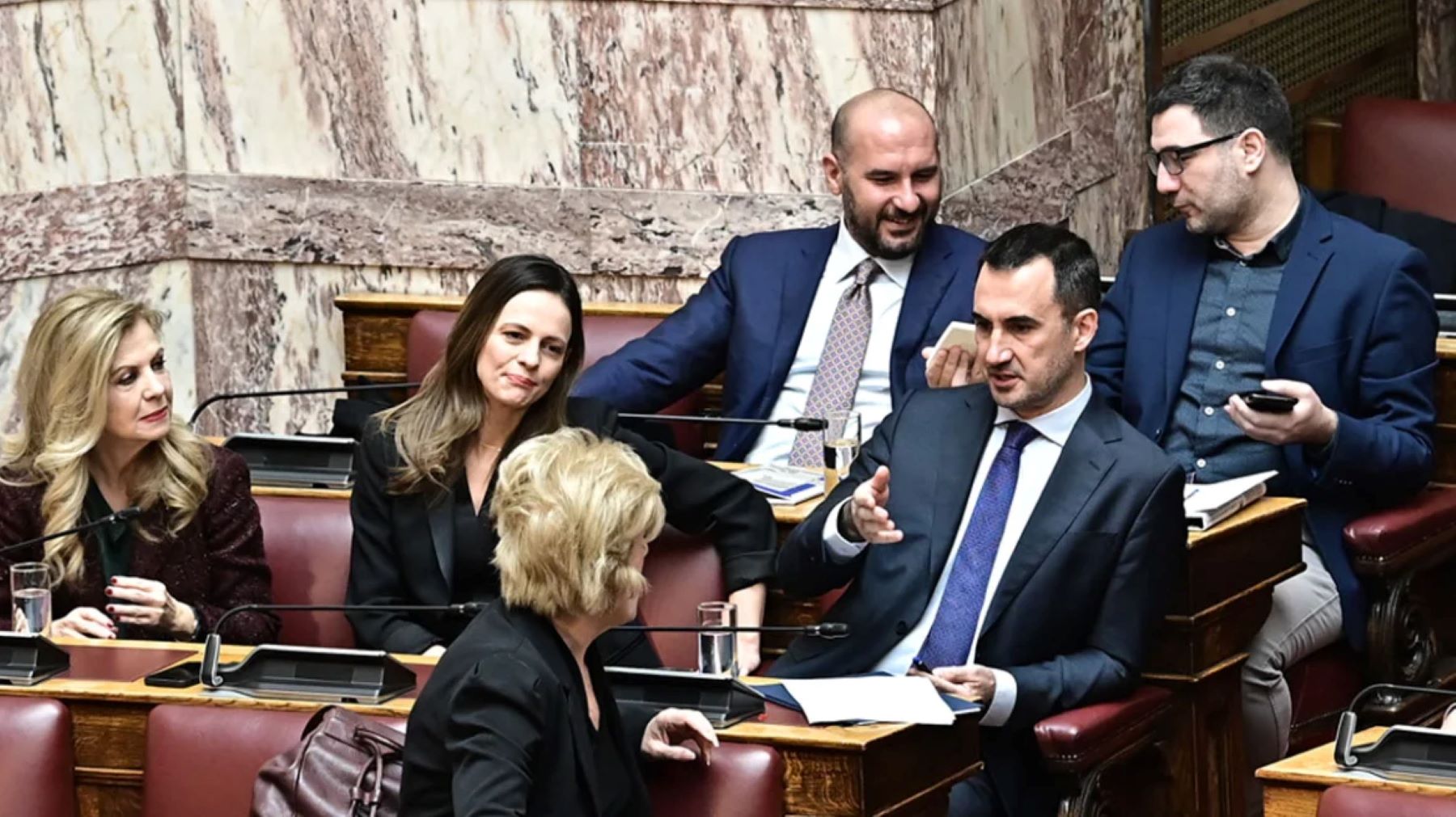 Νέα Αριστερά: Διαλύεται λόγω ανεξαρτητοποίησης βουλευτών 4 Νέα Αριστερά: Διαλύεται λόγω ανεξαρτητοποίησης βουλευτών