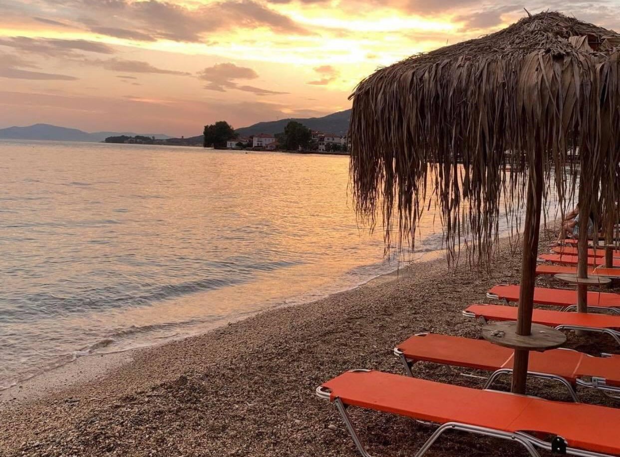 Αχαΐα: Τα αποτελέσματα ποιότητας των νερών στις παραλίες – Πού επιτρέπεται και πού όχι το κολύμπι