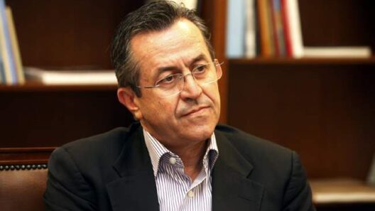 «Η σιωπή του Καραμανλή και το τέλος της μεταλλαγμένης ΝΔ»