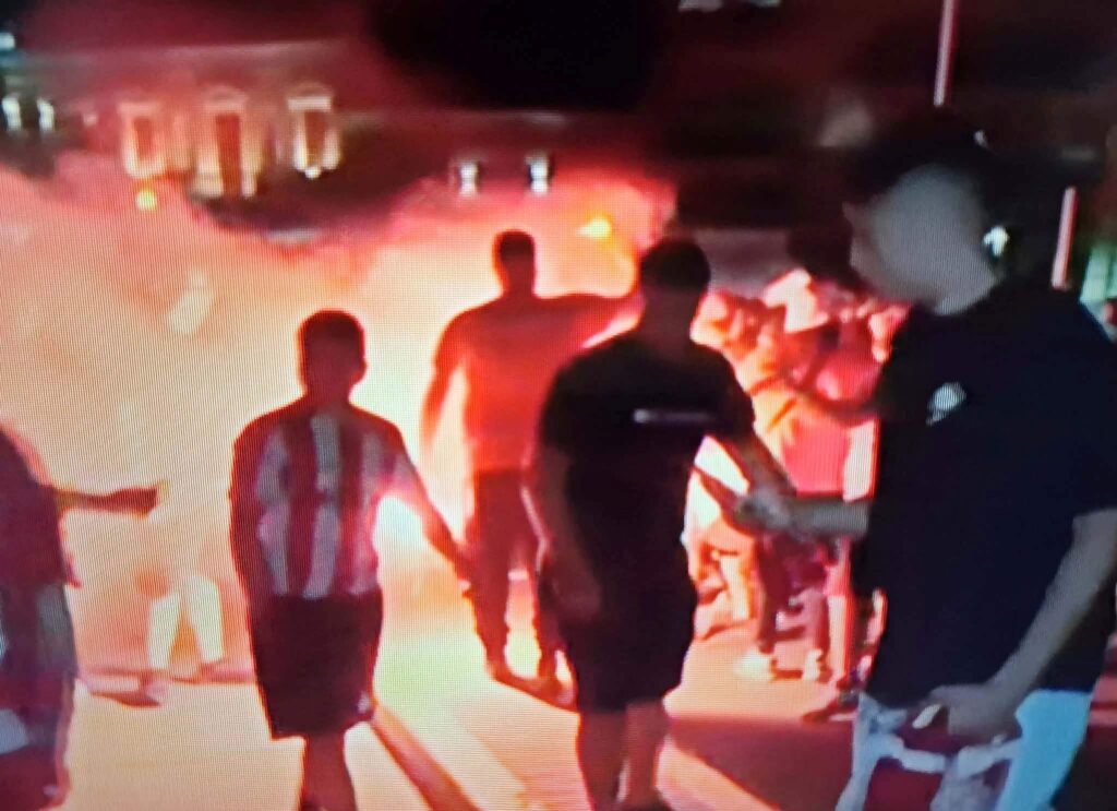 Πάτρα: «Κόκκινοι» πανηγυρισμοί για τον Πρωταθλητή Ευρώπης Ολυμπιακό ΦΩΤΟ 30 Πάτρα: «Κόκκινοι» πανηγυρισμοί για τον Πρωταθλητή Ευρώπης Ολυμπιακό ΦΩΤΟ