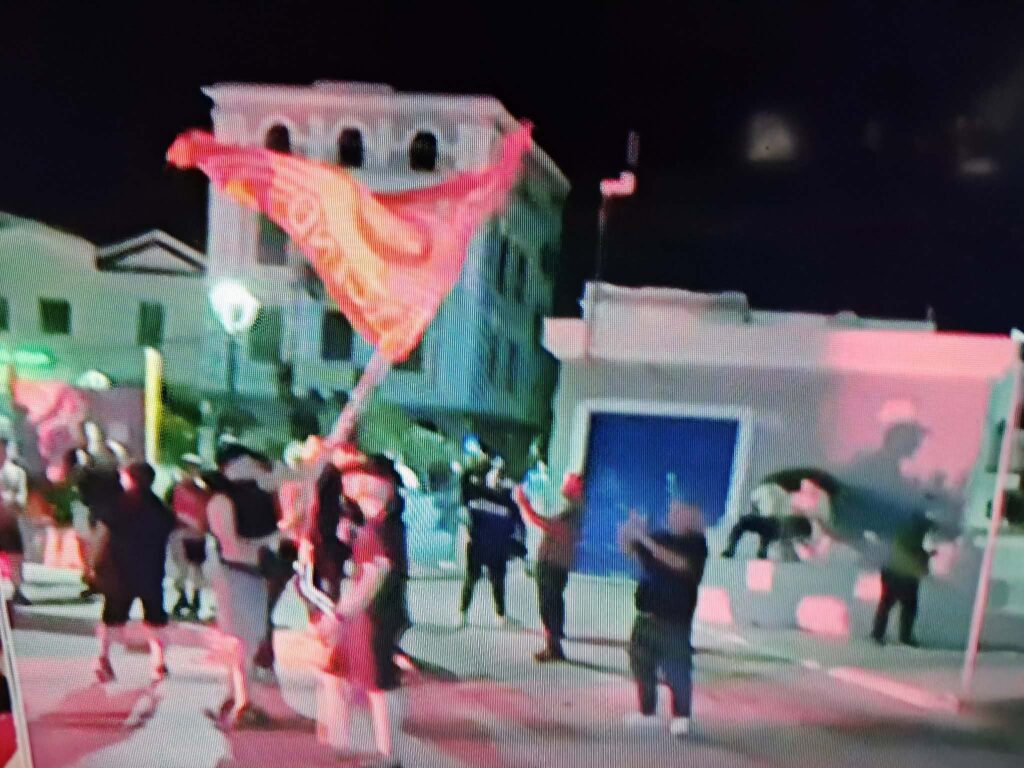Πάτρα: «Κόκκινοι» πανηγυρισμοί για τον Πρωταθλητή Ευρώπης Ολυμπιακό ΦΩΤΟ 31 Πάτρα: «Κόκκινοι» πανηγυρισμοί για τον Πρωταθλητή Ευρώπης Ολυμπιακό ΦΩΤΟ