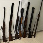 Αίγιο: Βρήκαν πάνω από 10.000 φυσίγγια και 8 όπλα σε σπίτι
