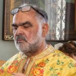 Απεβίωσε ο παπα-Τσάκαλος, γνωστός από τις τηλεοπτικές του εμφανίσεις