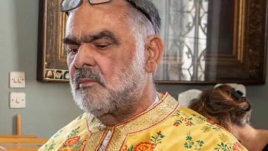 Απεβίωσε ο παπα-Τσάκαλος, γνωστός από τις τηλεοπτικές του εμφανίσεις