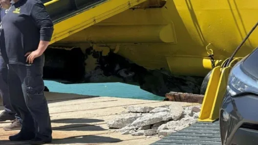 Ζάκυνθος: Πρόσκρουση πλοίου με 679 επιβάτες στο λιμάνι ΦΩΤΟ
