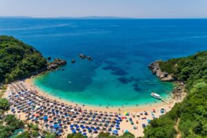 Η Κουρούτα ανάμεσα στις χαρισματικές παραλίες της Πελοποννήσου