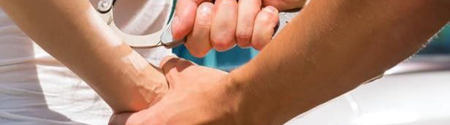 Πάτρα: Έκλεψε παπούτσια και κάρφωσε υπάλληλο με ψαλίδι!