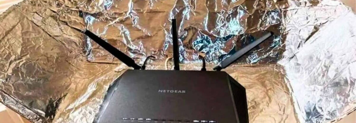 Αλουμινόχαρτο πίσω από το Wi-Fi: Το viral κόλπο που έχει επιστημονική βάση, αλλά κρύβει μια παγίδα