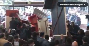 Αγκυρα: Έφοδος της αστυνομίας στα γραφεία του CHP ΒΙΝΤΕΟ
