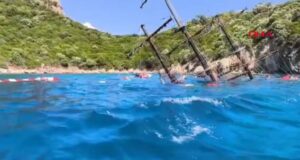 Ναυάγιο στην Τουρκία: Βυθίστηκε τουριστικό σκάφος με δεκάδες επιβάτες ΒΙΝΤΕΟ
