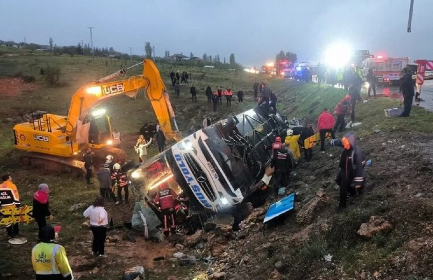 Τουρκία: Νεκροί και τραυματίες από ανατροπή λεωφορείου ΦΩΤΟ 4 Τουρκία: Νεκροί και τραυματίες από ανατροπή λεωφορείου ΦΩΤΟ