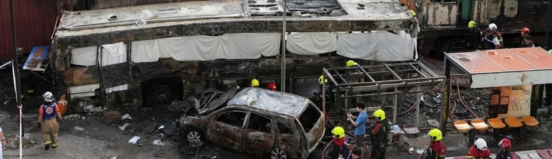 Ταϊλάνδη: Τρένο διέλυσε λεωφορείο - Πολλοί νεκροί και τραυματίες ΦΩΤΟ - ΒΙΝΤΕΟ