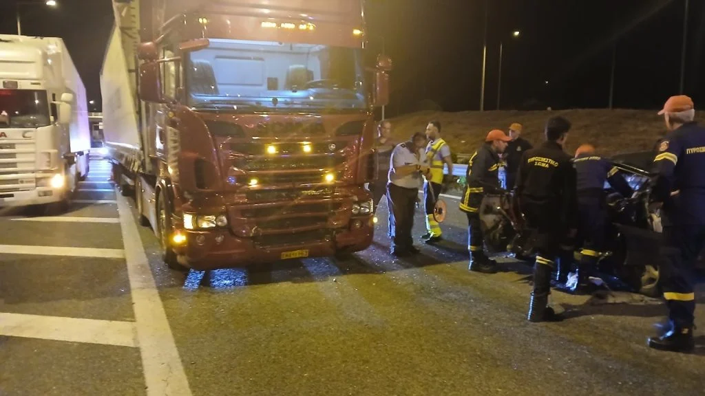 Ιόνια Οδός: Νεκρός οδηγός, έκανε όπισθεν και παρασύρθηκε από νταλίκα ΦΩΤΟ - ΒΙΝΤΕΟ 29 Ιόνια Οδός: Νεκρός οδηγός, έκανε όπισθεν και παρασύρθηκε από νταλίκα ΦΩΤΟ - ΒΙΝΤΕΟ
