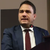 Τσουκαλάς: «Επίθεση» στην κυβέρνηση για την προστασία της πρώτης κατοικίας