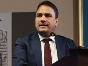 Τσουκαλάς: «Επίθεση» στην κυβέρνηση για την προστασία της πρώτης κατοικίας