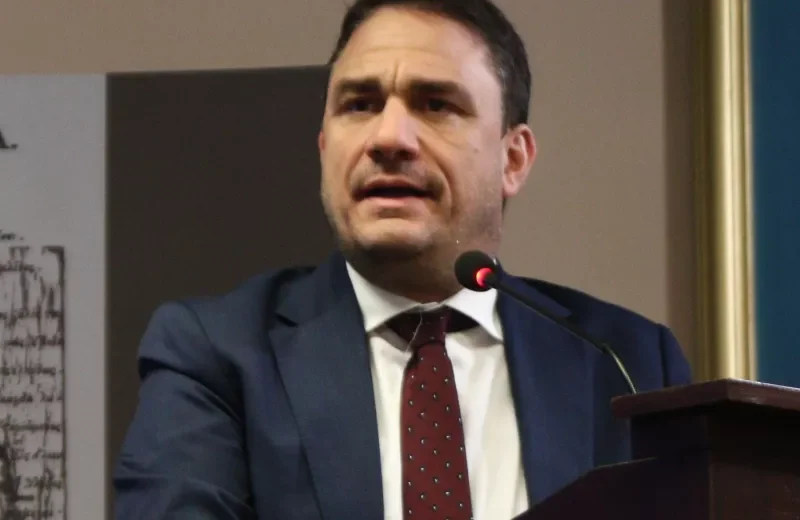Τσουκαλάς: «Επίθεση» στην κυβέρνηση για την προστασία της πρώτης κατοικίας
