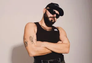Eurovision 2026: Πώς υποδέχθηκαν τον Ακύλα και την ελληνική αποστολή στην Βιέννη