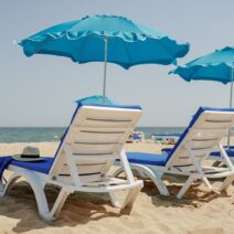 Δεν έβρισκε ξαπλώστρα και κέρδισε 1.000€! Τι συνέβη στην Κω