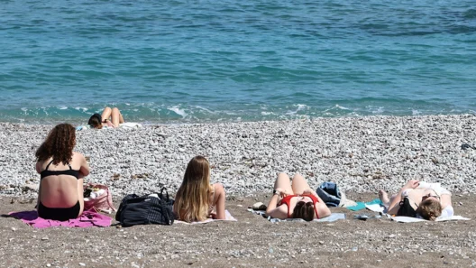 Καιρός: Με άκρως καλοκαιρινό σκηνικό η έξοδος του Αγίου Πνεύματος - Πού έφτασε ο υδράργυρος 36 Καιρός: Με άκρως καλοκαιρινό σκηνικό η έξοδος του Αγίου Πνεύματος - Πού έφτασε ο υδράργυρος