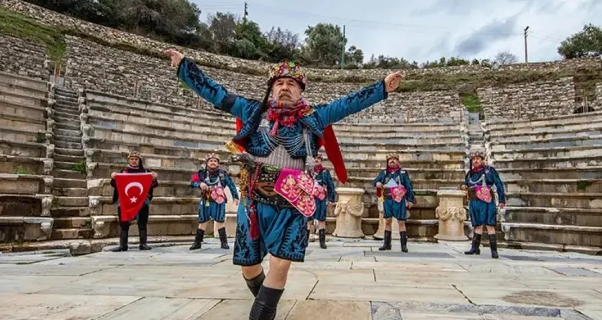 Milliyet: Η Ελλάδα «έβαλε στο μάτι» και το ζεϊμπέκικο 5 Milliyet: Η Ελλάδα «έβαλε στο μάτι» και το ζεϊμπέκικο