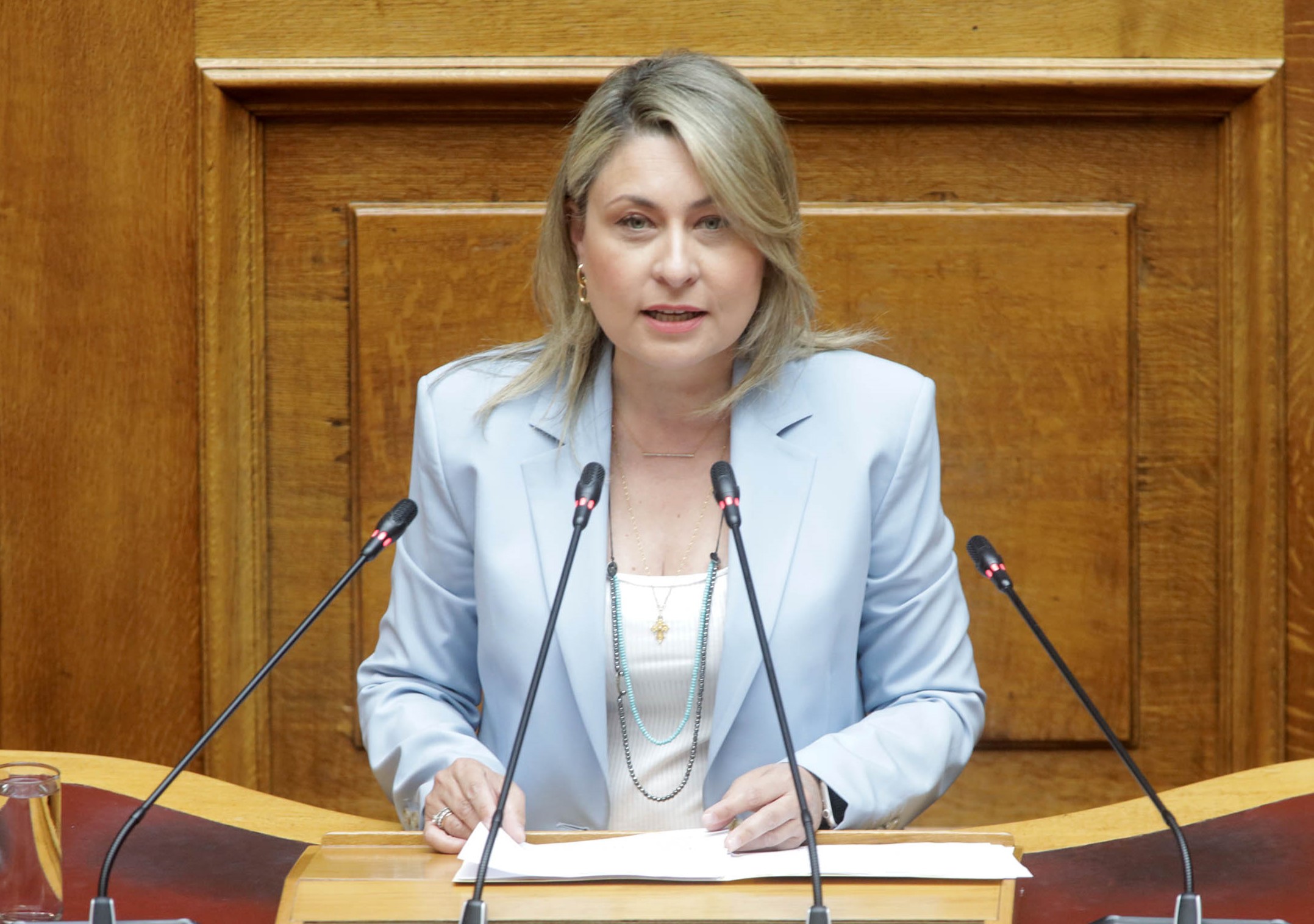 "Αναγνώριση της διαρκούς παρουσίας και προσφοράς» 4 "Αναγνώριση της διαρκούς παρουσίας και προσφοράς»