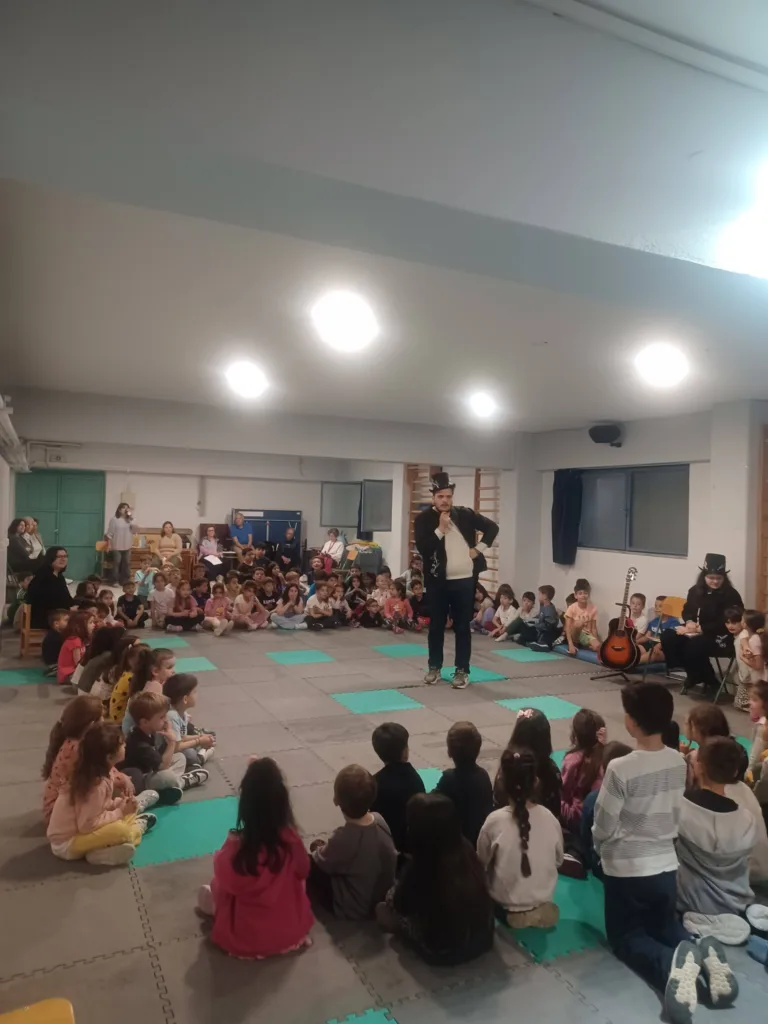 Το παιδικό έργο «Σε τρελό πανικό! Δένδρα- ψάρια χτυπούν συναγερμό», από την Πολυφωνική ΦΩΤΟ