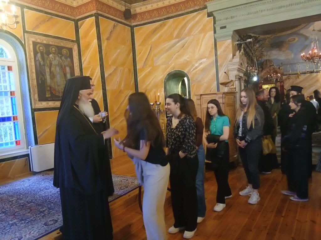 Ο Ιερώνυμος ευχήθηκε στους μαθητές επιτυχία στις εξετάσεις ΦΩΤΟ 36 Ο Ιερώνυμος ευχήθηκε στους μαθητές επιτυχία στις εξετάσεις ΦΩΤΟ