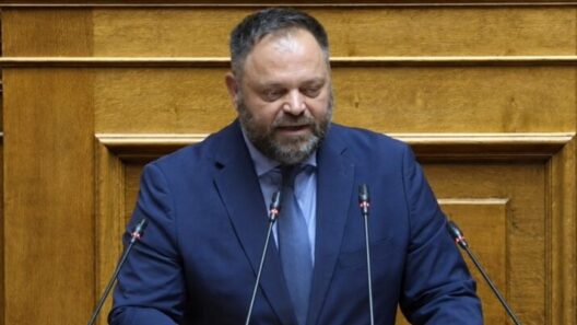 «Πίσω από τον ψηφιακό εκσυγχρονισμό...μαριονέτες» 37 «Πίσω από τον ψηφιακό εκσυγχρονισμό...μαριονέτες»