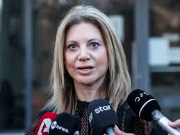 Καρυστιανού: Επίθεση στον Τσίπρα για Μνημόνιο, Τέμπη, Funds 37 Καρυστιανού: Επίθεση στον Τσίπρα για Μνημόνιο, Τέμπη, Funds
