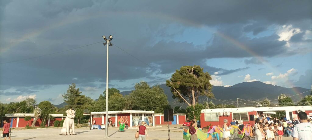 Μαθητικό Φεστιβάλ «Υιοθετούμε αγάπη... με ουρά», υπό βροχή στην πλαζ Αγυιάς 29 Μαθητικό Φεστιβάλ «Υιοθετούμε αγάπη... με ουρά», υπό βροχή στην πλαζ Αγυιάς