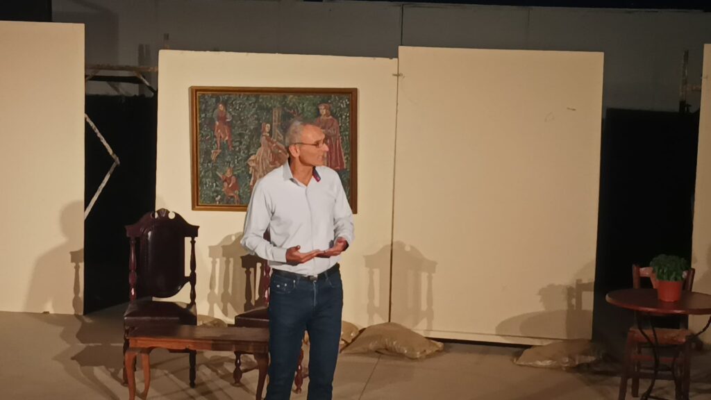Η παράσταση «Υπηρέτης Δύο Αφεντάδων» από το Γυμνάσιο Σαραβαλίου ΦΩΤΟ 70 Η παράσταση «Υπηρέτης Δύο Αφεντάδων» από το Γυμνάσιο Σαραβαλίου ΦΩΤΟ