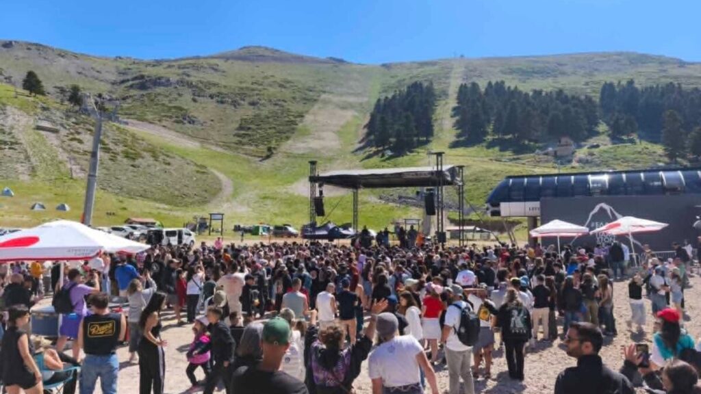 Το «Helmos Mountain Festival» προσέλκυσε χιλιάδες επισκέπτες στα Καλάβρυτα ΒΙΝΤΕΟ-ΦΩΤΟ 29 Το «Helmos Mountain Festival» προσέλκυσε χιλιάδες επισκέπτες στα Καλάβρυτα ΒΙΝΤΕΟ-ΦΩΤΟ