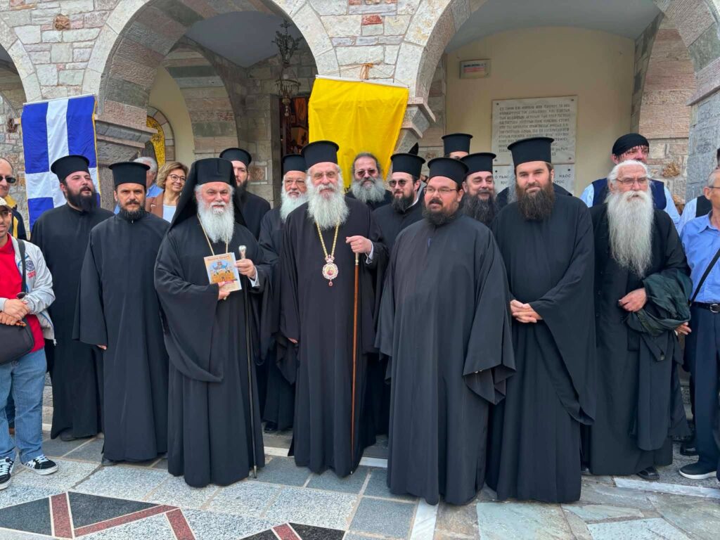 Αρχιερατικό συλλείτουργο στον Αγιο Παύλο τον εξ Αροανίας ΦΩΤΟ 36 Αρχιερατικό συλλείτουργο στον Αγιο Παύλο τον εξ Αροανίας ΦΩΤΟ