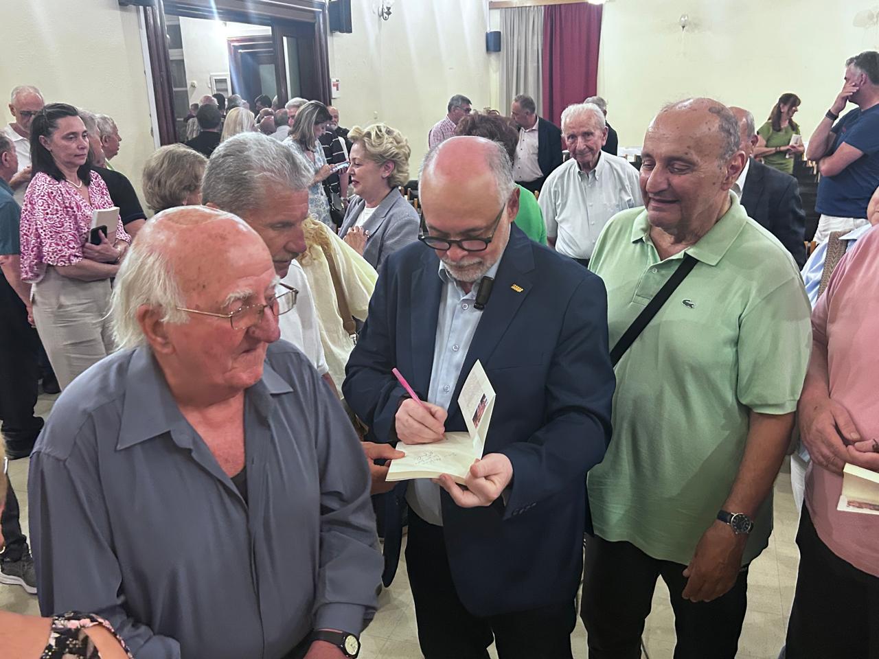 Παρουσιάστηκε το νέο βιβλίο του Νίκου Τζανάκου ΦΩΤΟ