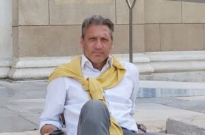 «Η οικονομική παρακμή, η ακρίβεια και η πτώση του βιοτικού επιπέδου»