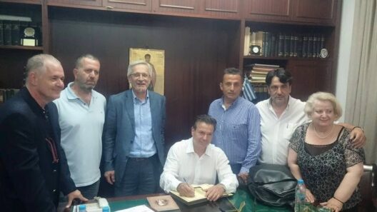 Πάτρα: Κριτική στον Εμπορικό για Πιερρακάκη - «Διαγωνισμός του καλύτερου χαμόγελου στην υποδοχή του υπουργού» 37 Κριτική στον Εμπορικό για Πιερρακάκη