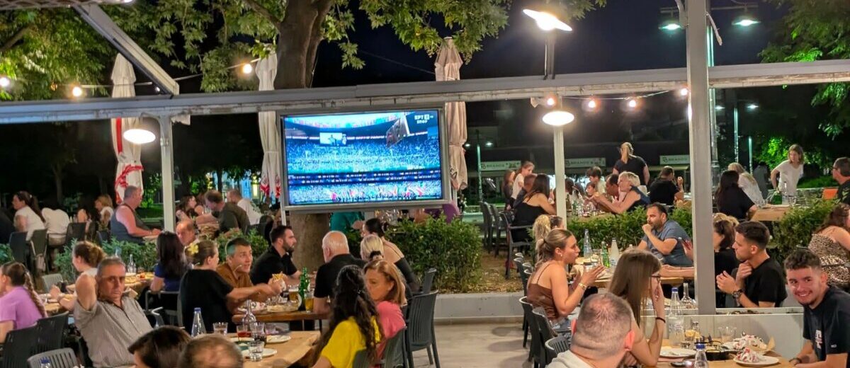 Πάτρα: Το Μουντιάλ δεν «βγάζει» τον κόσμο από το σπίτι – Συγκρατημένη η κίνηση στην Εστίαση
