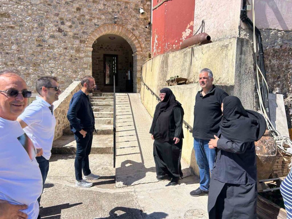 Καλάβρυτα: Αυτοψία Φαρμάκη σε οδικά έργα και αντιπλημμυρικά ΦΩΤΟ 32 Καλάβρυτα: Αυτοψία Φαρμάκη σε οδικά έργα και αντιπλημμυρικά ΦΩΤΟ