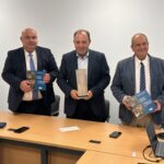Aχαΐα: Ψηφιακή αναβάθμιση της δακοκτονίας με υπογραφή συνεργασίας ΠΔΕ-ΕΛΓΟ ΔΗΜΗΤΡΑ, στην Πάτρα ΦΩΤΟ