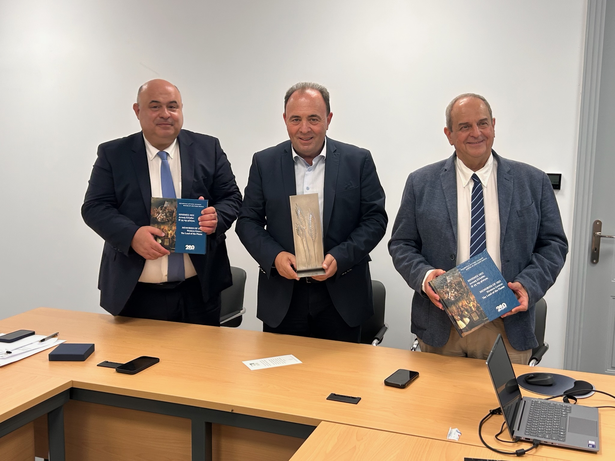 Aχαΐα: Ψηφιακή αναβάθμιση της δακοκτονίας με υπογραφή συνεργασίας ΠΔΕ-ΕΛΓΟ ΔΗΜΗΤΡΑ, στην Πάτρα ΦΩΤΟ