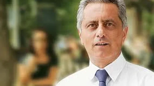 «Εγώ πάνω από το Εμείς» 37 «Εγώ πάνω από το Εμείς»