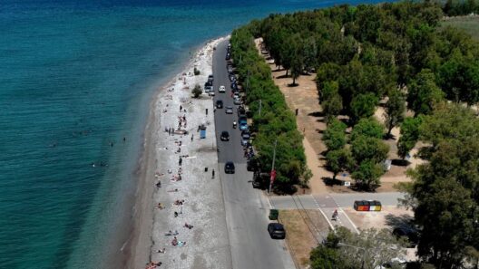 Πάτρα: Κυκλοφοριακό χάος και παρανομία στην Πλαζ - «Αντάρτικο» με ανάποδα οχήματα «σκοτώστρες»