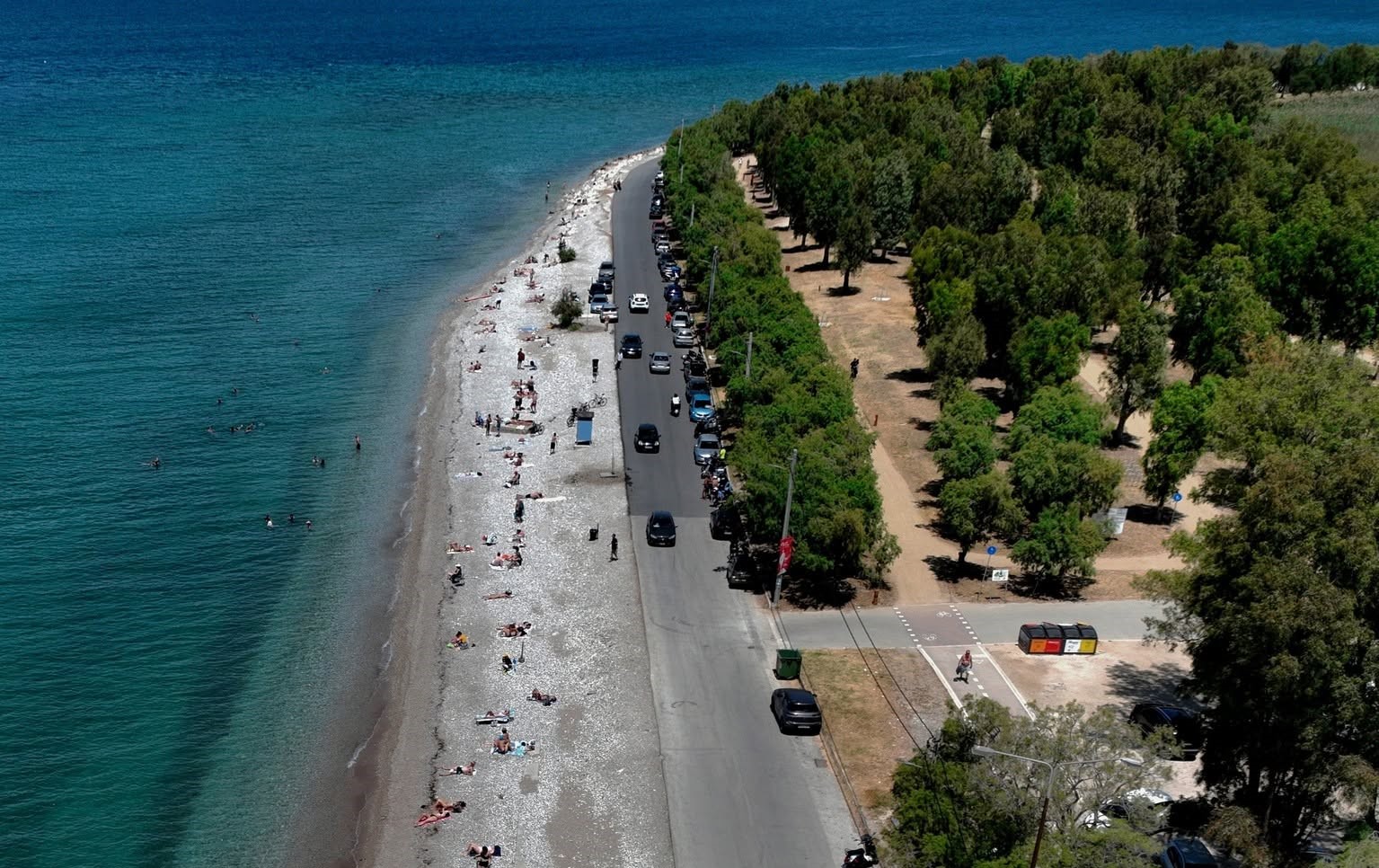 Πάτρα: Κυκλοφοριακό χάος και παρανομία στην Πλαζ - «Αντάρτικο» με ανάποδα οχήματα «σκοτώστρες»