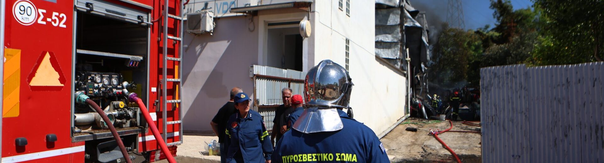 Πυρκαγιά σε διαμέρισμα στον Κολωνό – Φόβοι για εγκλωβισμένο ένοικο