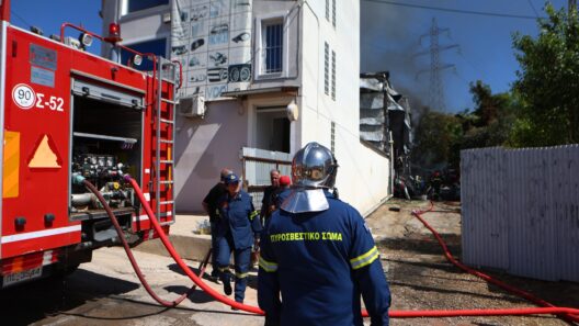 Πυρκαγιά σε διαμέρισμα στον Κολωνό – Φόβοι για εγκλωβισμένο ένοικο 37 Πυρκαγιά σε διαμέρισμα στον Κολωνό – Φόβοι για εγκλωβισμένο ένοικο