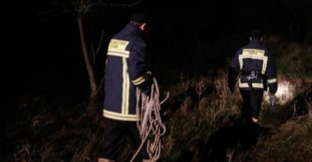 Άνδρας σε δύσβατη περιόχη
