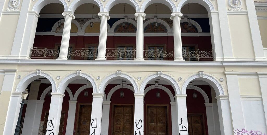 Πάτρα: Η καταγγελία για βανδαλισμούς στον «Απόλλωνα» και το ...«ναι, κύριε, ερχόμαστε» της άφαντης Αστυνομίας ΦΩΤΟ