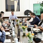 Μαξίμου: Σύσκεψη για μειώσεις τιμών στα ράφια από Σεπτέμβριο